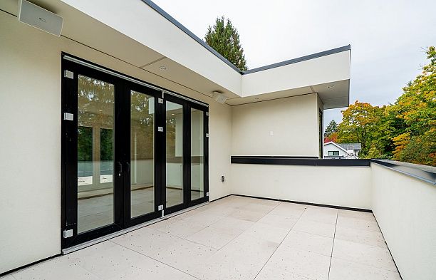 1 5061 Blenheim Street Dunbar