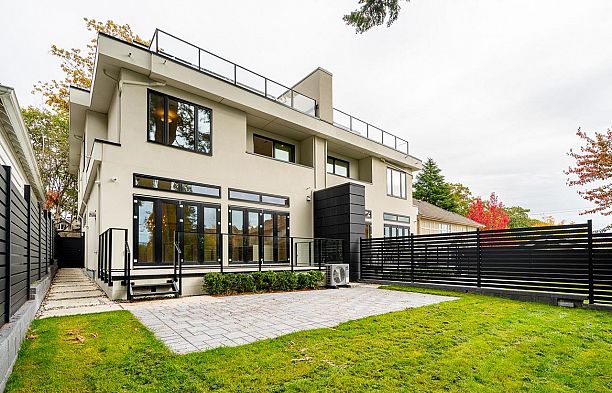 1 5061 Blenheim Street Dunbar