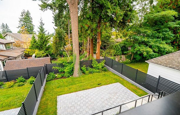 1 5061 Blenheim Street Dunbar