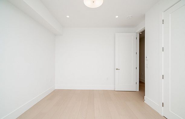 1 5061 Blenheim Street Dunbar