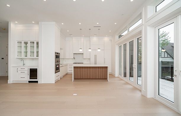 1 5061 Blenheim Street Dunbar