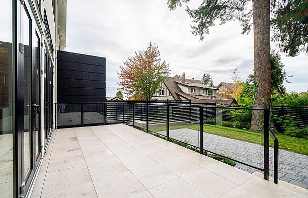 1 5061 Blenheim Street Dunbar