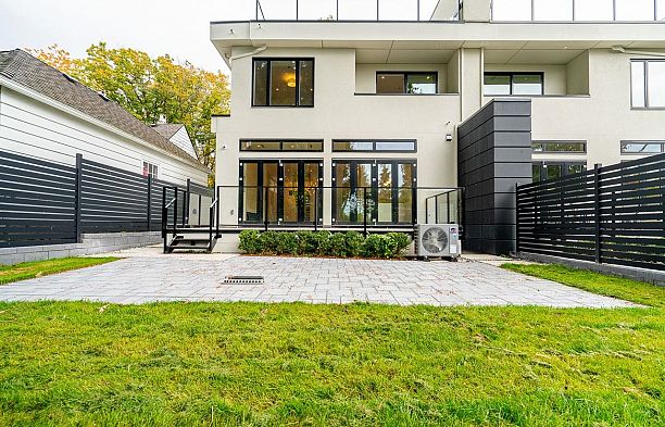 1 5061 Blenheim Street Dunbar