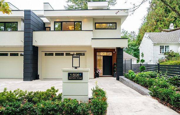 1 5061 Blenheim Street Dunbar