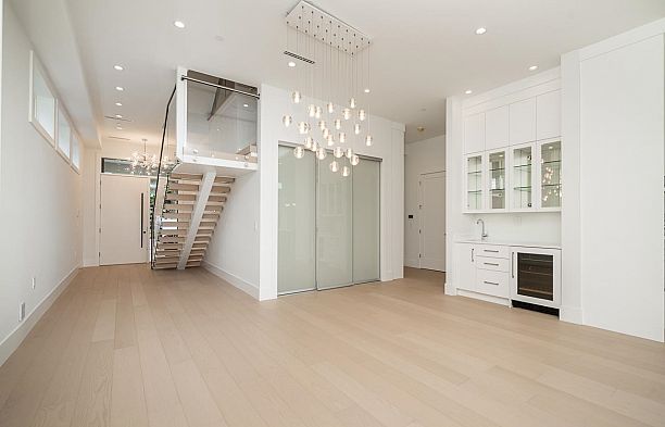 1 5061 Blenheim Street Dunbar