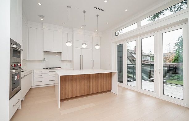 1 5061 Blenheim Street Dunbar