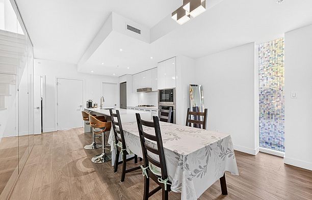 759 W 41st Avenue Cambie