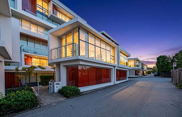 759 W 41st Avenue Cambie