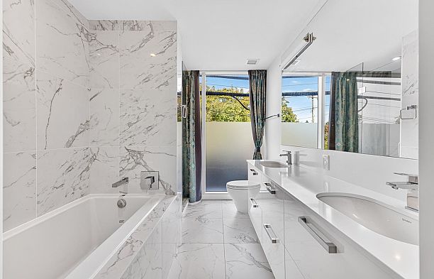759 W 41st Avenue Cambie