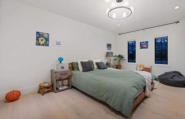 3264 W 38th Avenue Kerrisdale