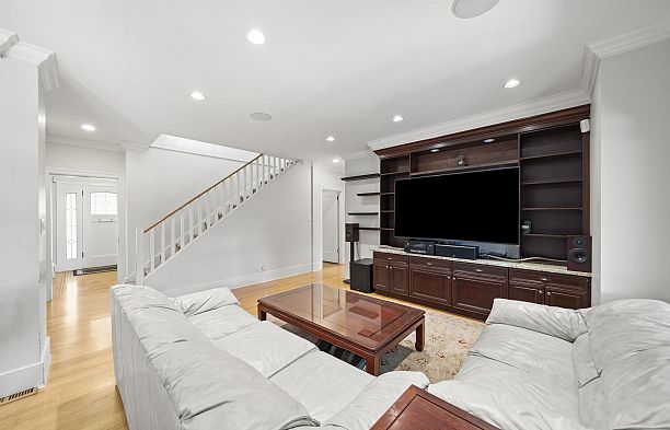 2896 W 38th Avenue Kerrisdale