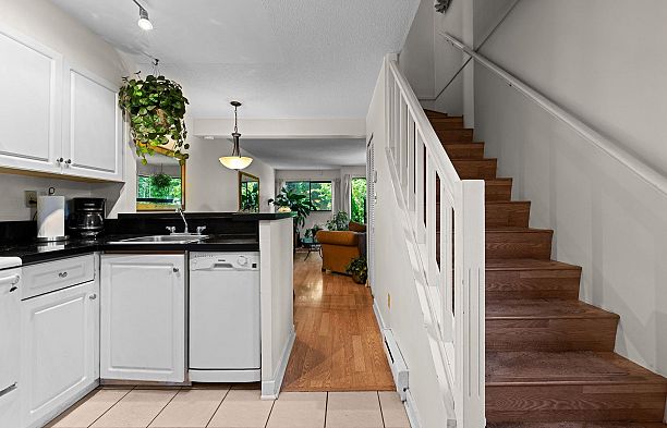 31 460 W 16th Avenue Cambie