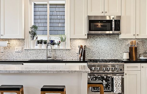 695 W 19th Avenue Cambie