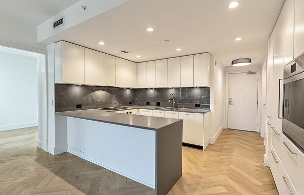 203 4685 Cambie Street Cambie