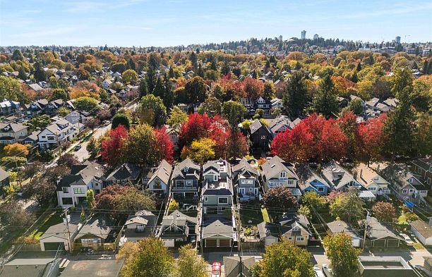 2 127 W 17th Avenue Cambie