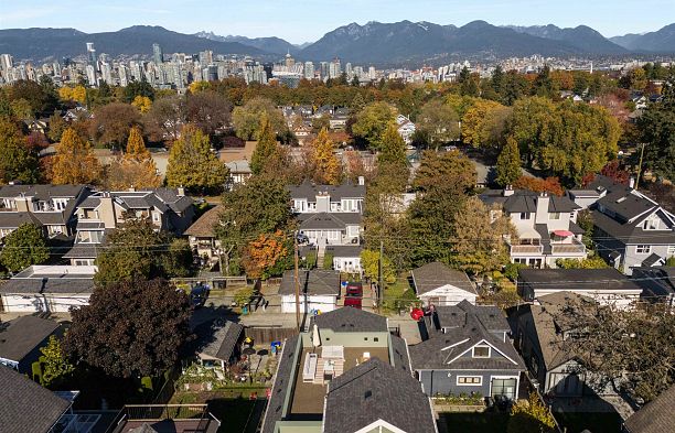 2 127 W 17th Avenue Cambie