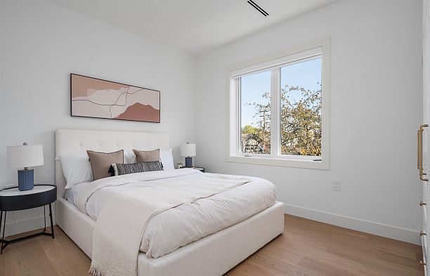 2 127 W 17th Avenue Cambie
