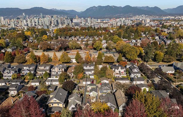 2 127 W 17th Avenue Cambie