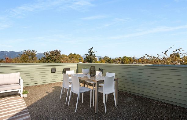 2 127 W 17th Avenue Cambie