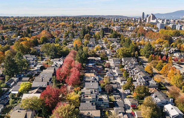 2 127 W 17th Avenue Cambie