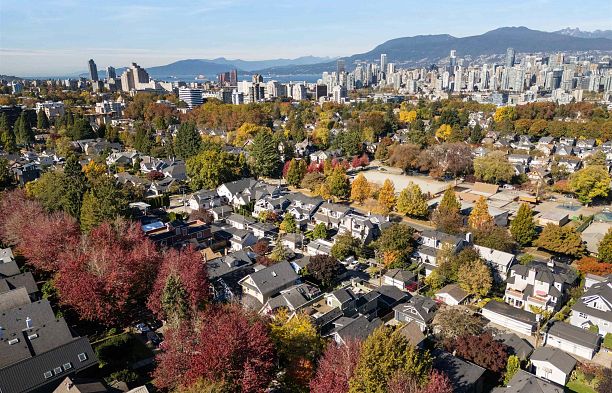 2 127 W 17th Avenue Cambie