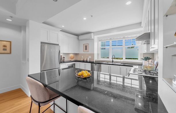 5603 Willow Street Cambie