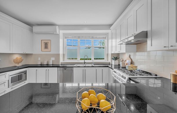 5603 Willow Street Cambie