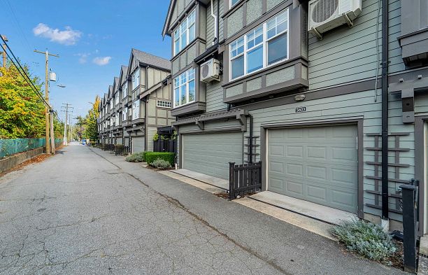 5603 Willow Street Cambie