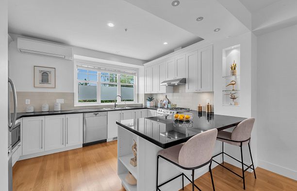 5603 Willow Street Cambie