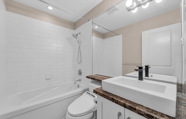 5603 Willow Street Cambie