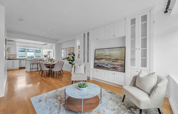 5603 Willow Street Cambie