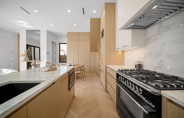 411 W 19th Avenue Cambie