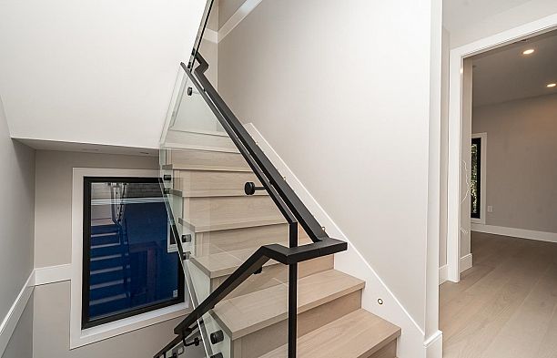 2 4579 W 11th Ave Avenue Point Grey
