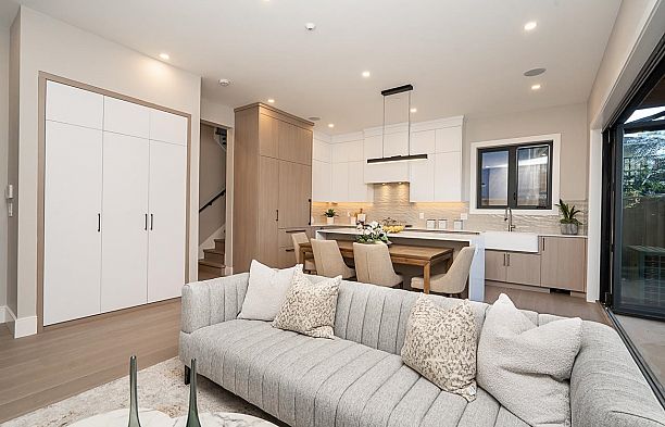 2 4579 W 11th Ave Avenue Point Grey
