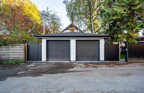 2 4579 W 11th Ave Avenue Point Grey