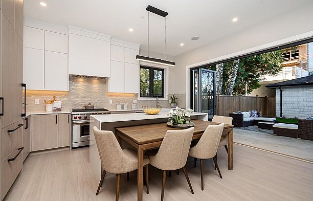 2 4579 W 11th Ave Avenue Point Grey