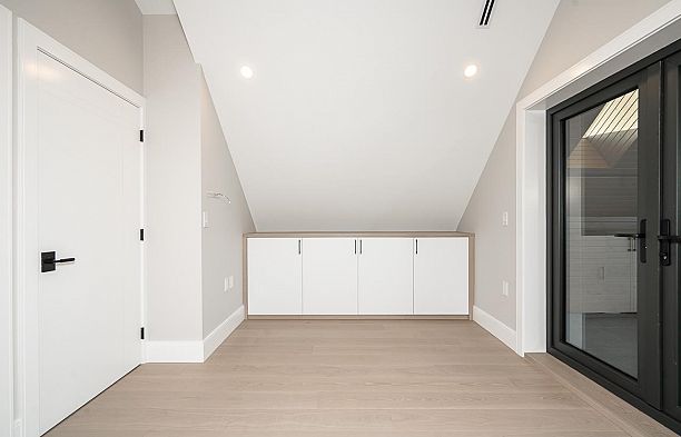 2 4579 W 11th Ave Avenue Point Grey
