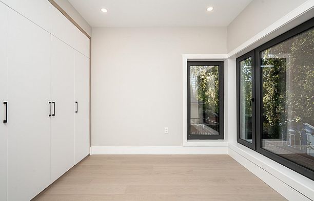 2 4579 W 11th Ave Avenue Point Grey