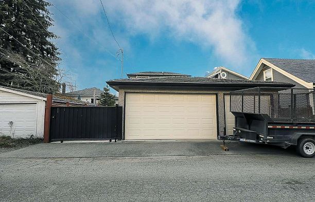 66 W 44th Avenue Oakridge VW