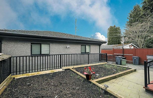 66 W 44th Avenue Oakridge VW