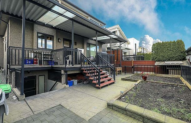 66 W 44th Avenue Oakridge VW