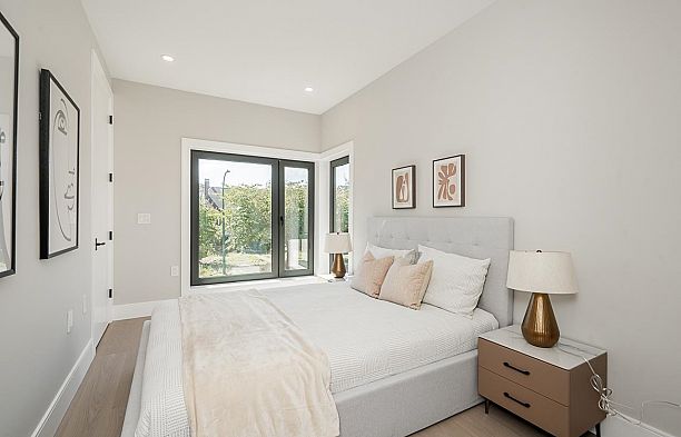 2 4579 W 11th Ave Avenue Point Grey
