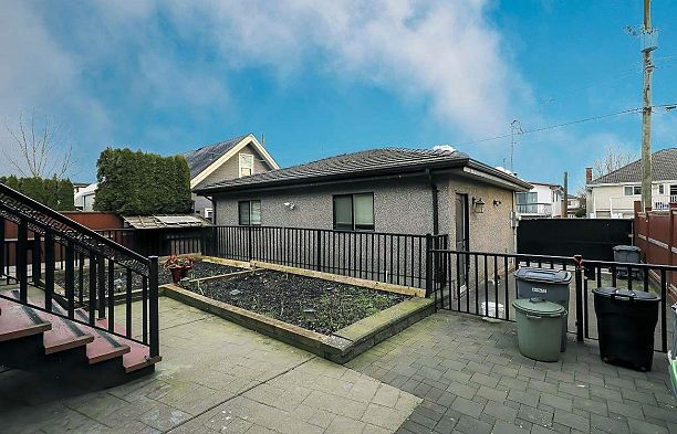 66 W 44th Avenue Oakridge VW
