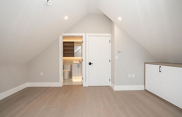 2 4579 W 11th Ave Avenue Point Grey