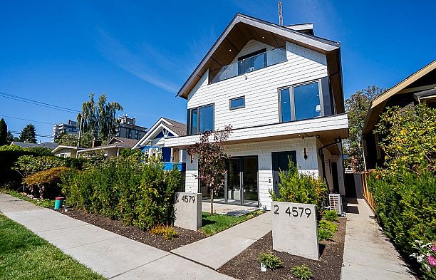 2 4579 W 11th Ave Avenue Point Grey
