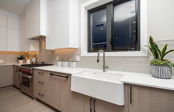 2 4579 W 11th Ave Avenue Point Grey