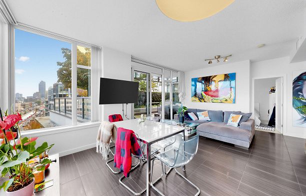 865 2080 W Broadway Kitsilano