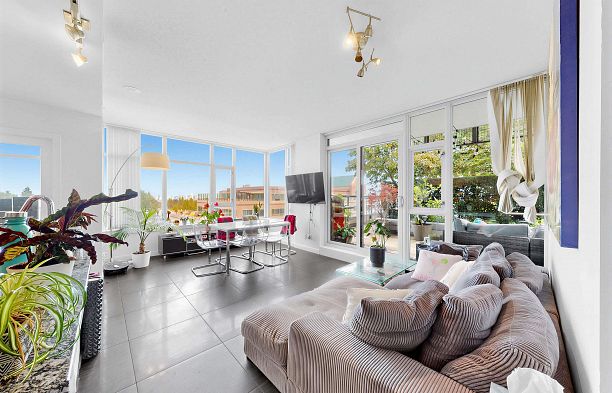 865 2080 W Broadway Kitsilano