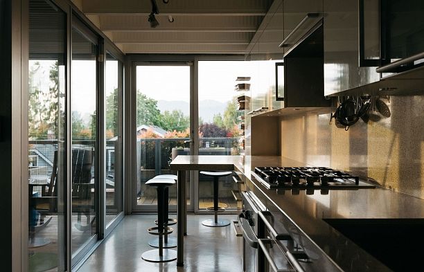 302 4387 W 10th Avenue Point Grey