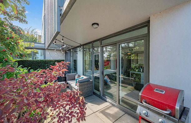 865 2080 W Broadway Kitsilano